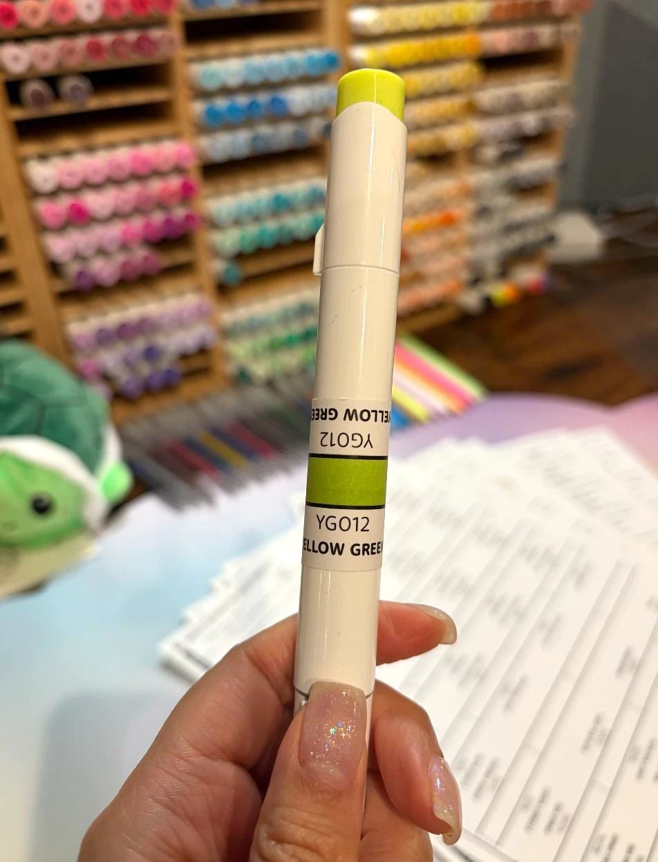 Close-up of Ohuhu Honolulu swatch sticker with color name and code